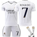 Miniatyrbillede 1 af 2: 2425 Real Madrid Fodboldtrøje Nr. 7 Vinicius 5 Bellingham Nr. 9 Mbappe og andre fodboldtrøjesæt til voksne og børn No.7 RONALDO 24