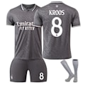 Miniatyrbilde 1 av 2: 2425 Real Madrid Second Away Fotballdrakt Nr. 7 Ronaldo, Nr. 5 Bellingham, Nr. 9 Mbappe og andre voksne og barns fotballdraktsett No.8 KROOS M
