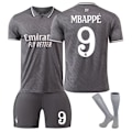 Miniatyrbild 1 av 2: 2425 Real Madrid andra bortatröja fotbollströja nr 7 Ronaldo, nr 5 Bellingham, nr 9 Mbappe och andra vuxna och barns fotbollströjeset No.9 MBAPPE XL
