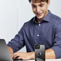 Miniatyrbild 9 av 10: Ugreen iPhone 14 Plus Skal Kickstand - Svart