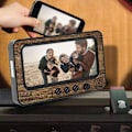 Miniatyrbild 3 av 5: Mobiltelefonhållare Realistisk Bärbar Universell Retro TV-Formad Skrivbordsställ