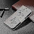 Pikkukuva 4 / 5: Nokia G22 Perhoskuvioitu Lompakkokotelo Jalustalla, Nahkainen Puhelinkotelo Hihnalla Grey