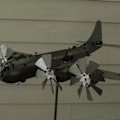 Miniatyrbillede 5 af 5: Flyvemaskine Vindmølle Udsøgt Form Rustfri Metal Flyvemaskine Vindmølle Dekorativt Fly Spinner Havestik Fødselsdagsgave