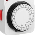 Miniatyrbilde 3 av 5: Mekanisk tidsbryter for stikkontakt, 24 timers syklus, 3-pins, 2 moduser, lysindikator, plugg inn elektrisk timer for lys