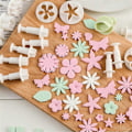 Miniatyrbild 4 av 5: 33-delars Fondantform Set Kakverktygsset Fjäderbelastad Tecknad Pasta Kakform