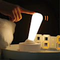 Miniatyrbilde 3 av 5: Vippebryter Lys USB Innendørs Soverom Nattbordslampe Atmosfære Lys LED Enkel Silikon Ledningsfri Dimbar Vegglampe, A