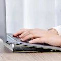 Miniatyrbild 4 av 5: Mini Vikbart Laptopställ Justerbar Vinkel Skrivbord Tabletthållare Notebook Tangentbordsstöd Silver