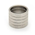 Miniatyrbilde 3 av 5: Farfi 18/19/20/21mm Mini Sterk Magnetisk Magisk Ring Triks Vits Rekvisitt Magikerutstyr 18mm