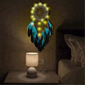 Miniatyrbillede 5 af 5: 1 Sæt Drømmefanger Blåt Træ med Fjer med LED Lampe, Håndlavede Indiansk Traditionel Cirkulær Net til Vægophæng Deco