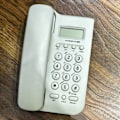 Miniatyrbild 4 av 5: Trådbunden telefon med nummerpresentation Trådbunden klassisk fast telefon Stationär vägg Trådbunden telefon Telefon med stor knapp Black 0.38
