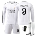 Miniatyrbild 1 av 2: Real Madrid Barn Hemmaställ 2024-2025 Höst & Vinter Nr 9 strumpor + Skydd 28 MBAPPE No 10 strumpor + Skydd No 10 socks + Guard 28
