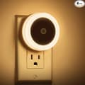 Seinävalaisin lapsille, 4 kpl LED-yövalaisin, yhteensopiva pistorasioiden kanssa [JUN]