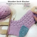 Miniatyrbild 4 av 5: 6 st justerbara sockblock i trä för stickade strumpor