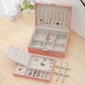 Miniatyrbillede 5 af 5: Smykkeskrin, dobbeltlags PU læder opbevaringsboks til kvinder til ringe, øreringe, armbånd, halskæder, smykkeorganisator gaveæske (Mors dags gave) Pink