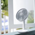 Pikkukuva 4 / 5: USB Ladattava Pöytätuuletin 16 x 26 cm, Kannettava Mini Hiljainen Pöytätuuletin 4 Nopeustasolla, Matalaenerginen Mobiili Pöytätuuletin Toimistoon Kotiin