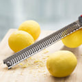 Miniatyrbillede 3 af 5: Citronzester og rivejern til ost, ingefær, hvidløg, muskatnød med en længde på 12,7\" (rød) red