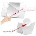Miniatyrbilde 3 av 4: Tri-Fold Sminke Speil Reise Kompakt Lomme Sminke Speil med 8 LED Lys Batteri Inkludert - Hvit white