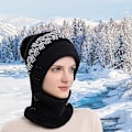Pikkukuva 5 / 5: Hattu- ja huivisetti, Talvihattusetti, Naisten huivi- ja hattusetti, Naisten huivi, Hattu- ja maskisetti, Joululahja Black