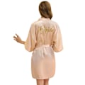 Miniatyrbillede 4 af 5: Bryllupskåbe Satin Kimono Badekåbe til Brude og Brudepiger Damekåbe med Bælte V-Hals Bryllupskåbe Poolparty og Pyjamasparty Champagne Pink M
