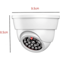 Miniatyrbild 5 av 5: 2 St. Attrapp Övervakningskamera CCTV Dome Kamera Med LED Blinkande Realistisk Imitation för Hemsäkerhet, Vit