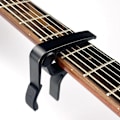 Miniatyrbilde 3 av 5: Gitar-Capo for akustiske og elektriske gitarer med 5 plukker gratis, svart