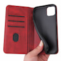 Miniatyrbild 2 av 5: iPhone 11 Fodral Premium PU Läder Plånboksfodral med Korthållare Ställ Inbyggd Magnetisk Stängning Flip Folio Telefonskal för iPhone 11 - Röd