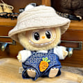 Miniatyrbillede 1 af 5: Sommerudsalg Labubu dukketøj første generation anden generation blind box Labubu dukketøj (khaki kasket + T-shirt + overalls) Morot