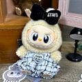 Miniatyrbillede 1 af 5: Sommerudsalg Labubu dukkeklær første generation anden generation blind box Labubu dukkeklær (hårtilbehør + jumpsuit) M svart och vit kostym