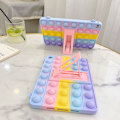 Miniatyrbilde 5 av 7: Push Pop Fidget Leker Deksel for iPad 2/3/4 9.7'' tommer Silikon Støtsikkert Nettbrettdeksel med Sammenleggbart Stativ og Snøring (iPad 2/3/4 9.7'') iPad 2/3/4 9.7"