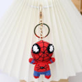 Pikkukuva 2 / 5: Valmis käsin virkattu Spiderman-riipus Neuleavaimenperäriipukset Kudottu piirretty nukke Laukun ripustus