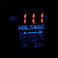 Miniatyrbild 3 av 3: USB-portar Bil Laddare Spänningsdisplay Voltmeter Fordonseffekt IP66 Vattentät 2.1ARöd DC12-24V