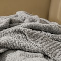 Pikkukuva 2 / 4: Neulotu Neulepeitto Aikuisten, Pehmeä ja Lämmin Hengittävä Pehmeä Syksyinen Peitto Sovalle, Sovalle, Sängylle, Kääntyvä Mukava ja Karvainen Neulepeitto Light gray