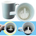 Miniatyrbild 8 av 8: Överraskning inuti, Keramisk Långfinger Mugg: En humoristisk tolkning av en klassisk kaffekopp