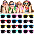 Miniatyrbilde 1 av 8: Barnesolbriller Party Favors i bulk, 12Pack Neon Solbriller for barn, gutter og jenter, Summer Beach, Pool Party Favors, Morsomme gaver, Party Leker, Goody