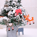 Miniatyrbild 5 av 7: Julgransdekorationer, Julgransprydnader i trä för festlig dekor, Bokstavsrenprydnader för att skapa en varm atmosfär, Hängande dekorationer