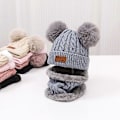 Miniatyrbilde 2 av 4: Et sett med lue og skjerf for kvinner, vinterpompomlue, tykk og varm