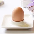 Miniatyrbillede 1 af 4: *Hvidt porcelæn æggebægersæt med 6 æggebægere, elegant 6-delt cer*