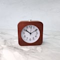 Miniatyrbillede 2 af 5: Brun Træ Morgenvækkeur, Analogt Vækkeur Lydløs