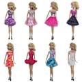 Pikkukuva 2 / 5: Kahdeksan 30 cm:n Barbie-nuken muotimekkoa