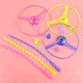 Miniatyrbillede 1 af 4: #Stk Flyvende Disk med Lancering Bambus Dragonfly Legetøj Snorede Fly Legetøj Bambus Dragonfly Propeller Børnelegetøj til Indendørs eller Udendørs (Tilfældig Farve)#