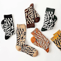 Miniatyrbillede 2 af 3: 2 stk. Sjove gaver Leopardgaver til kvinder, Nyhed Leopardstrømper Dyrestrømper (mørkegrønt leopardprint)