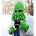 Miniatyrbillede 1 af 4: En blækspruttehue i mørk rosarød, sjov ridderhjelm beanie med Bea