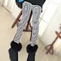Miniatyrbillede 4 af 5: Ankellange skinny leggings til kvinder - Sort- og hvidstribede bukser tights