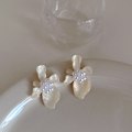 Miniatyrbillede 3 af 5: 1 par franske sølv små friske perle øreringe blomsterdesign sen