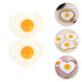 Miniatyrbilde 3 av 3: 2 stk. Simulert stekt egg modell dekorasjon modell rekvisitt falske hjerteformede stekte egg rekvisitter
