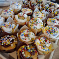 Miniatyrbillede 2 af 5: Cupcake Forme 150 stk. Tulipan Bagepapir Forme, Tulipan Cupcake Bageform Muffinforme af Papir