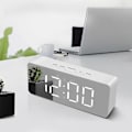 Miniatyrbild 1 av 5: Spegellarmklocka, Digital Väckarklocka med Datum/Temperatur/Snooze