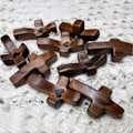 Miniatyrbillede 2 af 5: Oliventræ Lommekors Glat Tekstur Lommeformat Stresslindring Åndelig Ledsager Kors Mit Hjerte Opmuntrings Gave Trækors Acrossiang