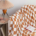 Miniatyrbillede 3 af 4: Blødt og Hyggeligt Flanel Plaid Tæppe med Ternet Gitterprint og Gingham Mønster til Seng, Sofa, Alle Årstider (Khaki, 70*100cm)