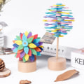 Miniatyrbild 3 av 5: Träleksak för avkoppling i form av en lollipop, gigantisk roterande konstlollipop